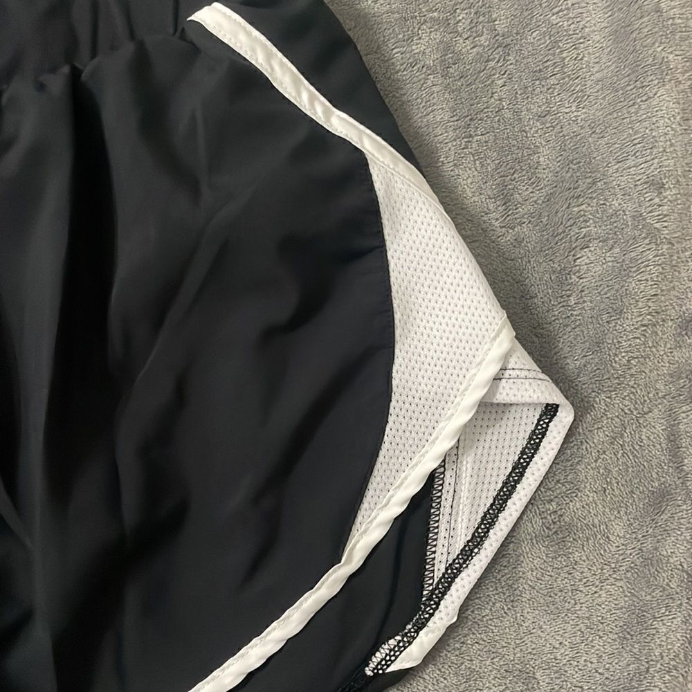Under Armour shorts  - Picture 3 of 6